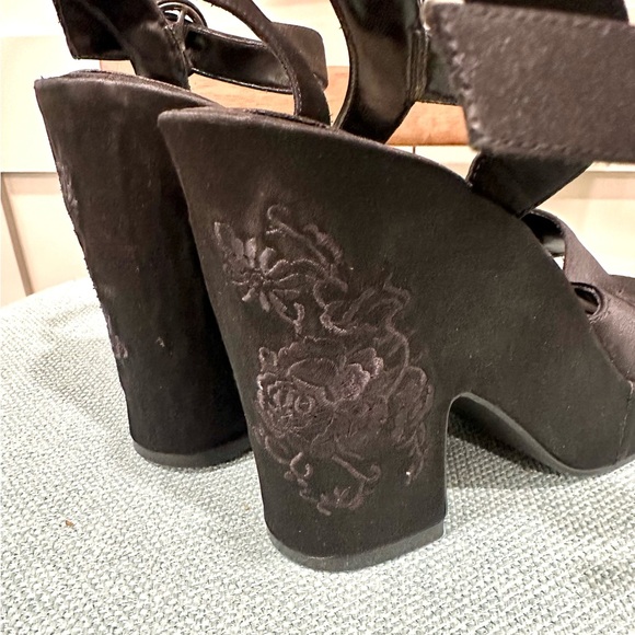 Seychelles Vintage Black Satin Floral Chunky Heel Shoes - Picture 9 of 10